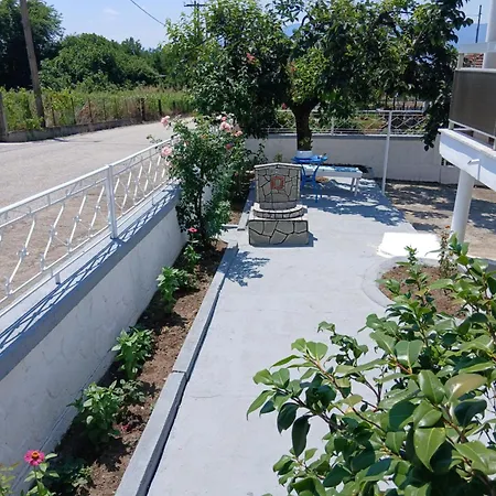 度假居 Chrysafenia's House